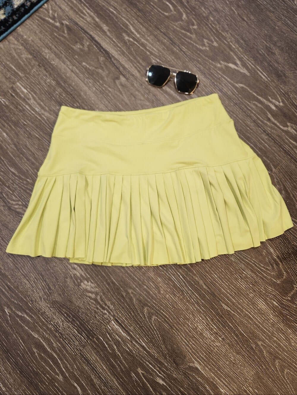 Kyoden Win Tennis Skort Size XL Neon Butter Yellow Pleated Athleisure Wear